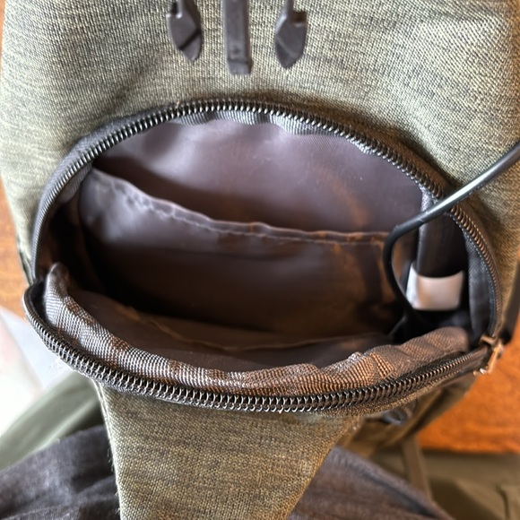 Crossbody with charging port NuPouch - Picture 3 of 3